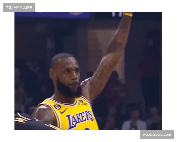 镜头聚焦：水星老将命中生涯第1200记三分，主场观众起立致敬